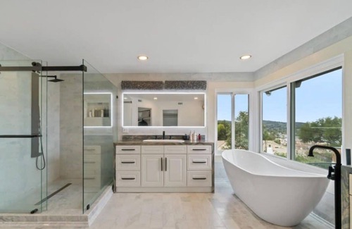 Westlake Village Casa | Newly Remodeled 4B2.5B Getaway