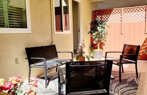North of Wilshire Casa | Newly remodeled 2+2.5 Townhouse in Prime Santa Monica - assigned parking space