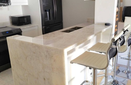 Encino Condominio | Newly Remodeled 2 Bedroom Condo with Loft