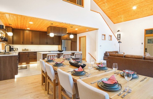 Glacier Casa | Newly Remodeled 2BR Nestled in The Foothills Mt.Baker