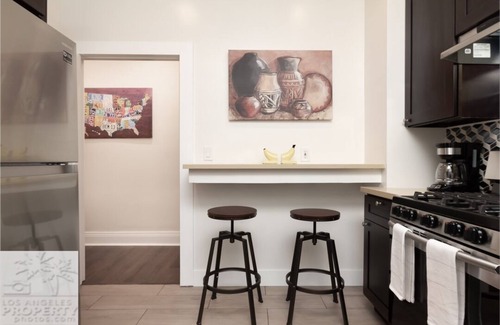 Pico-Union Apartamento | NEWLY REMODELED! 2BR 1BA near LA Convention Center