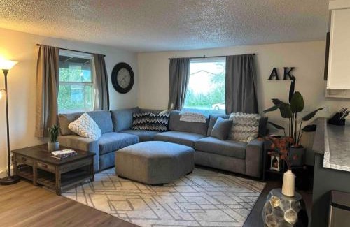 Fairbanks Apartamento | Newly Remodeled 3 Bedroom - Bright & Centrally Located Stay