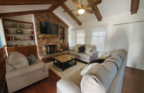 Santee Casa | Newly remodeled 3 bedroom, lakeside home