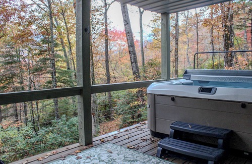 Lake Toxaway Casa | Newly remodeled 3-bedroom house with private hot tub, in welcoming Lake Toxaway.