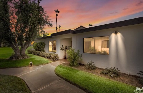 Rancho Mirage Condominio | ¡Nuevo listado! Recién remodelado de 3 habitaciones en Rancho Las Palmas Country Club