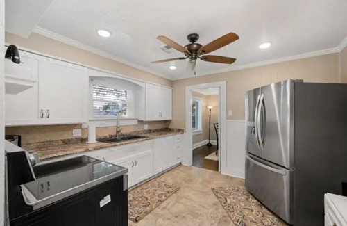 Van Buren Casa | Newly Remodeled 3BR in Town · Cherry Street
