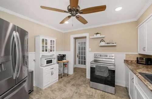 Van Buren Casa | Newly Remodeled 3BR in Town · Cherry Street