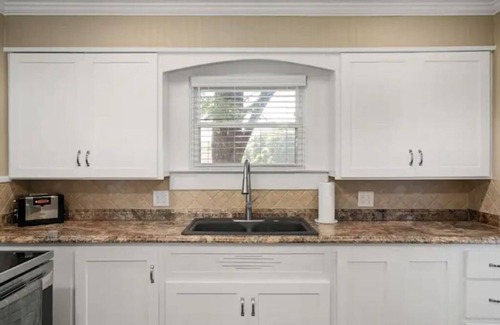 Van Buren Casa | Newly Remodeled 3BR in Town · Cherry Street