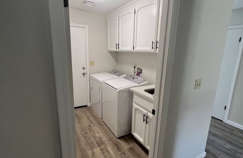 Modesto Casa | Newly Remodeled 4 bedroom Home 10 minutes away from local hospitals and shopping