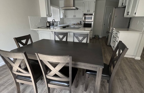 Modesto Casa | Newly Remodeled 4 bedroom Home 10 minutes away from local hospitals and shopping