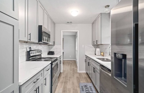 Denton Casa | Newly remodeled 4 Bedroom 3 full bath