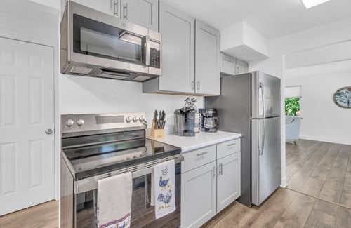 Alta Vista Area Casa | Newly remodeled 5-bedroom house 1.8 mi to Old Town Arvada Hot Tub, AC