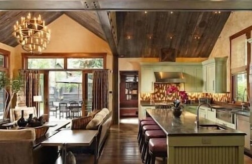 West End Casa | Newly Remodeled 6 bedroom Home
