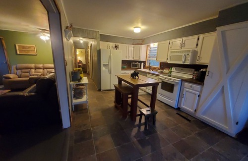 Cassville Casa | Newly Remodeled and Furnished 1 mile from Roaring River St Park!