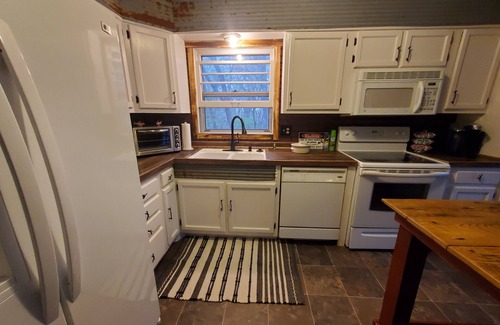 Cassville Casa | Newly Remodeled and Furnished 1 mile from Roaring River St Park!