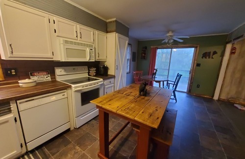 Cassville Casa | Newly Remodeled and Furnished 1 mile from Roaring River St Park!