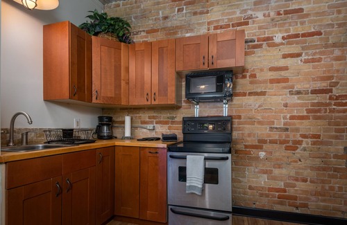South Haven Apartamento | Newly Remodeled Apartment in Downtown South Haven