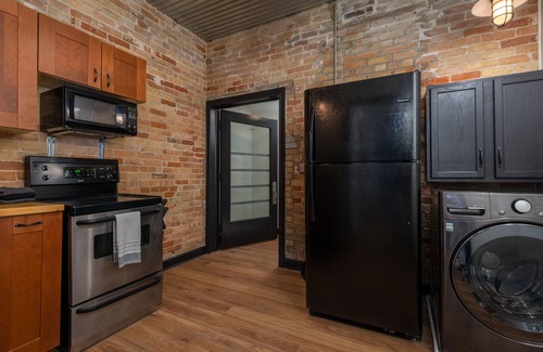 South Haven Apartamento | Newly Remodeled Apartment in Downtown South Haven