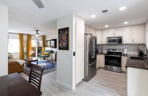 Dana Point Apartamento | Newly remodeled, beautiful community just steps from Strands and Salt Creek beach, enjoy awe-inspiring sunsets overlooking one of the most picturesque coastlines in Dana Point