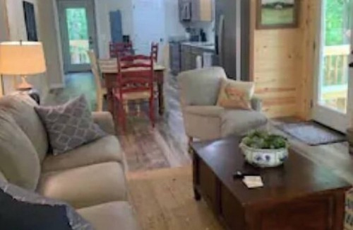 Helen Cabina | Newly Remodeled Cabin on the Chattahoochee! Walking Distance to Helen
