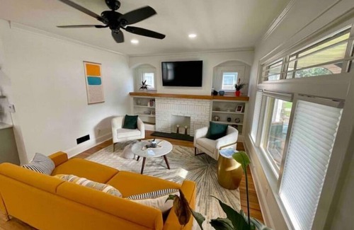 Kamm's Corners Apartamento | Newly remodeled | Close to airport | 3br, 1 ba