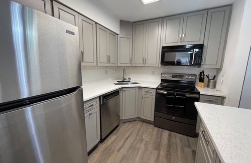Aurora Condominio | Newly remodeled condo for travel professionals and interns