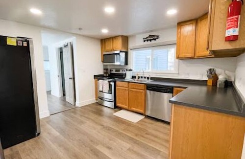 Manila Cabaña | Newly remodeled cottage with King beds, and A/C