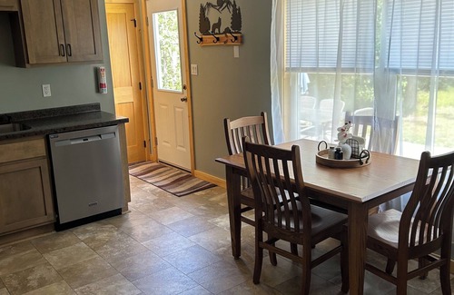 Grayling Casa | NEWLY REMODELED Cozy 2-bedroom home in quiet neighborhood