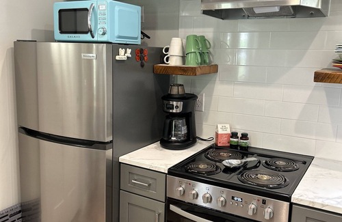Boone Cabaña | Newly Remodeled Cozy Downtown Cottage