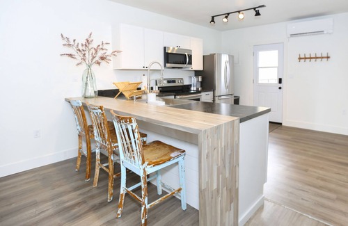 Manhattan Condominio | Newly-remodeled cozy condo, downtown Manhattan, MT!