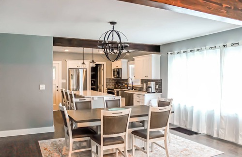 Aberdeen Casa | Newly Remodeled Craftsman on 1 acre! Come relax and enjoy some small town living
