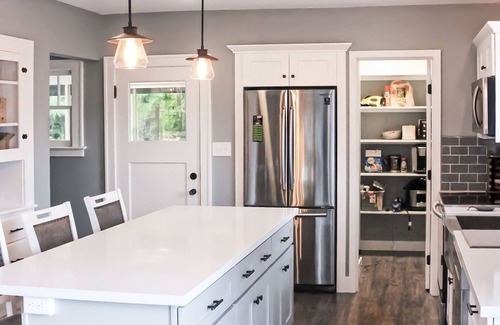 Aberdeen Casa | Newly Remodeled Craftsman on 1 acre! Come relax and enjoy some small town living