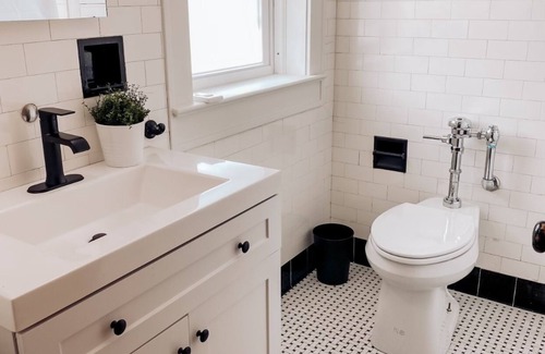 Peru Apartamento | Newly remodeled downtown upstairs apartment