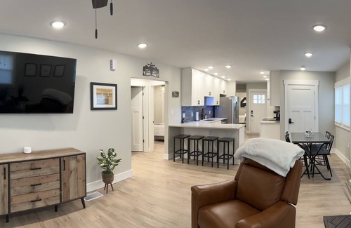 Speedway Casa | Newly Remodeled, Entire home 3BD 3BA, Speedway IN