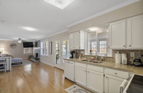Pineville Casa | Newly remodeled! Family friendly. Near lake & park