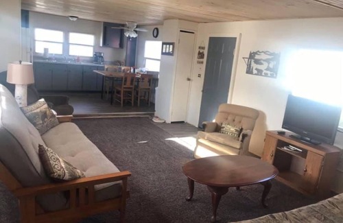 Sheyenne Cabina | Newly Remodeled Family Friendly Hunting Lodge