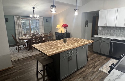 Arbor Vitae Casa | Newly Remodeled Family-Friendly Home in Woodruff Close to Everything