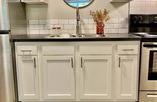Beech Grove Apartamento | Newly Remodeled Furnished Apts - 1 bed, 2 bed, and studios