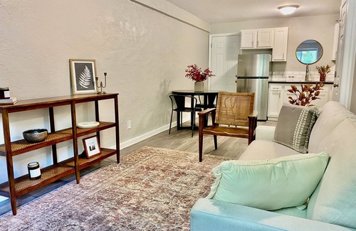 Beech Grove Apartamento | Newly Remodeled Furnished Apts - 1 bed, 2 bed, and studios