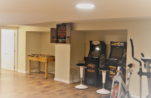 Elmhurst Casa | Casa amueblada recientemente remodelada en Elmhurst