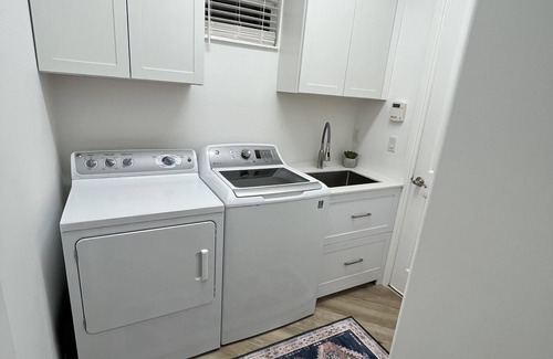 Caldecott Casa | Newly Remodeled Gated Resort Community Home Minutes to Beaches & 5th In Naples