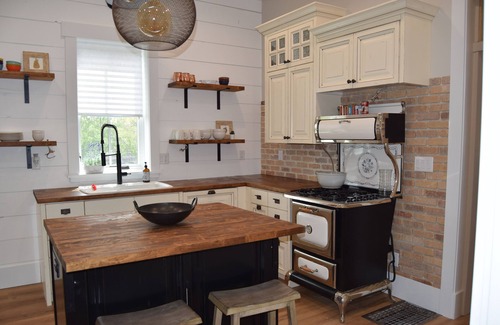 Escalante Casa | NEWLY REMODELED HISTORIC FARMHOUSE!