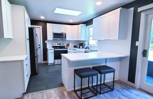 Bellingham Casa | Newly remodeled home on 2 acres. Close to Mt Baker Ski Area,Bellingham & Canada!
