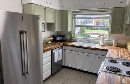 Dalton Casa | Newly Remodeled Home in Dalton’s Historic District -5mins from I-75