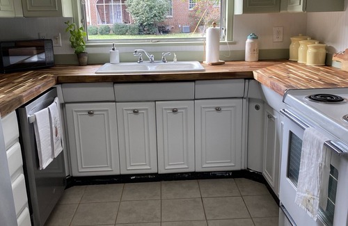 Dalton Casa | Newly Remodeled Home in Dalton’s Historic District -5mins from I-75