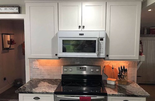 Minocqua Cabina | Newly Remodeled Home On Quite Bay of Minocqua Lake 2 miles from town