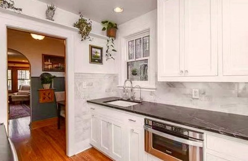 Kutzky Park Casa | Newly remodeled home 1 block to Mayo & St. Mary's