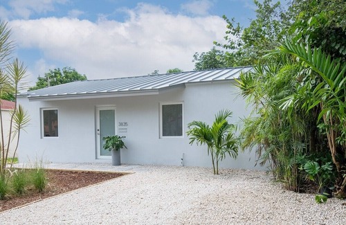 Coral Terrace Casa | NEWLY Remodeled home with stock tank pool near Coral Gables