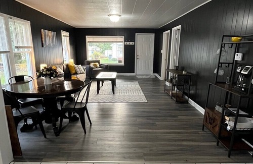 Kingsport Casa | Newly Remodeled House- Family Friendly- Close to all amenities - Fully stocked -