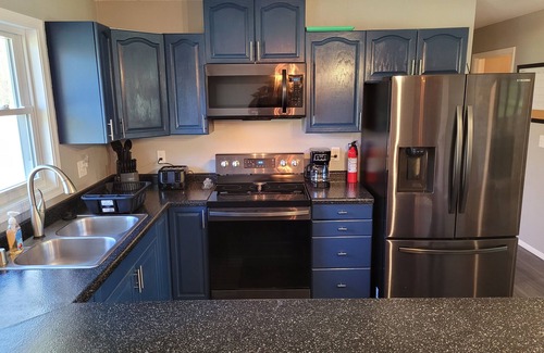 Rothschild Casa | Newly Remodeled In The heart Of The Suburbs